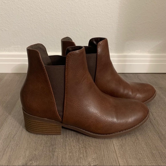 Cityclassified Shoes - Brown Booties with Small Heel